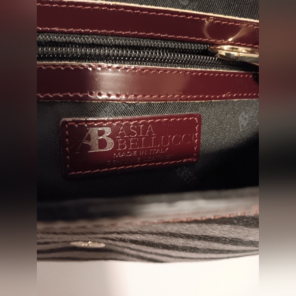 Nwt!! A bellucci Italian handbag/crossbody with lock and key - Picture 10 of 16